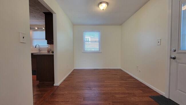 Building Photo - 39 Boylston Rd