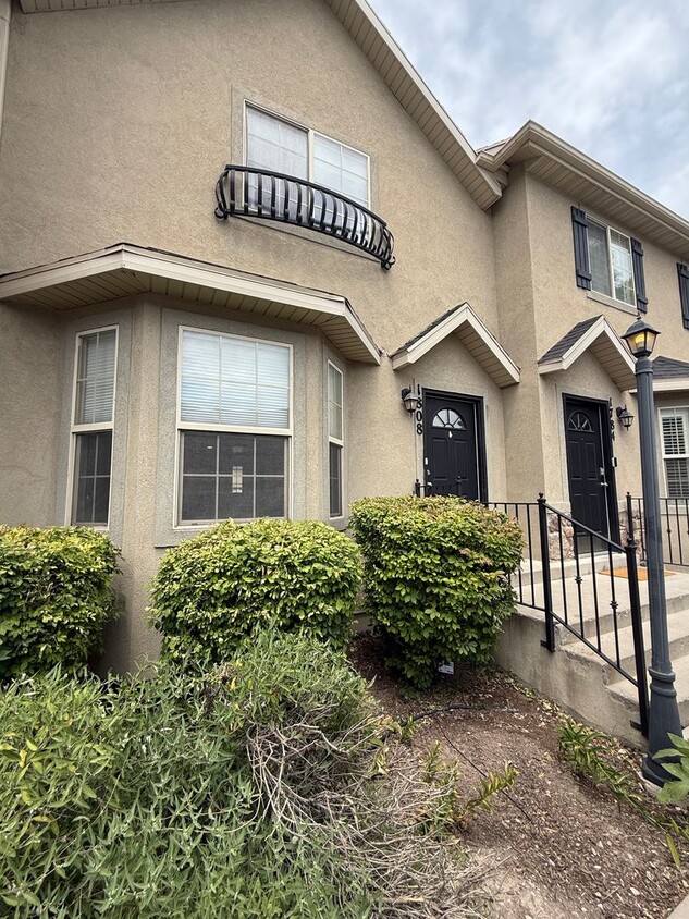 Primary Photo - Charming 3-Bedroom Townhome in Springville!