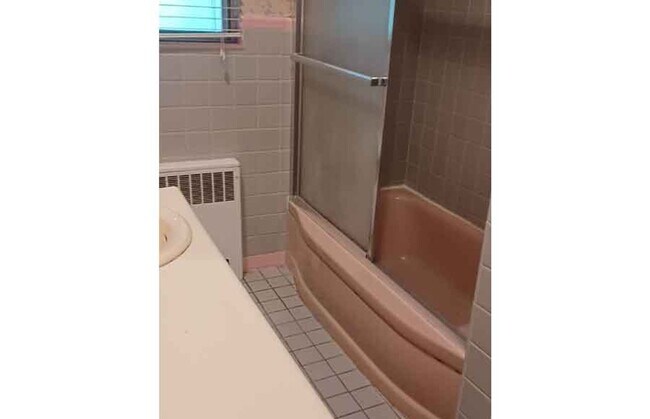 Foto del edificio - 1342 Spring Lawn Ave