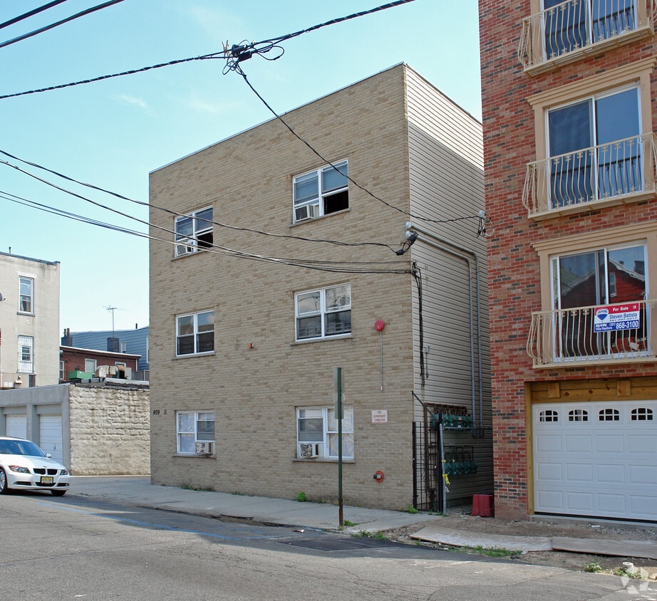 Building Photo - 409-411 11th St