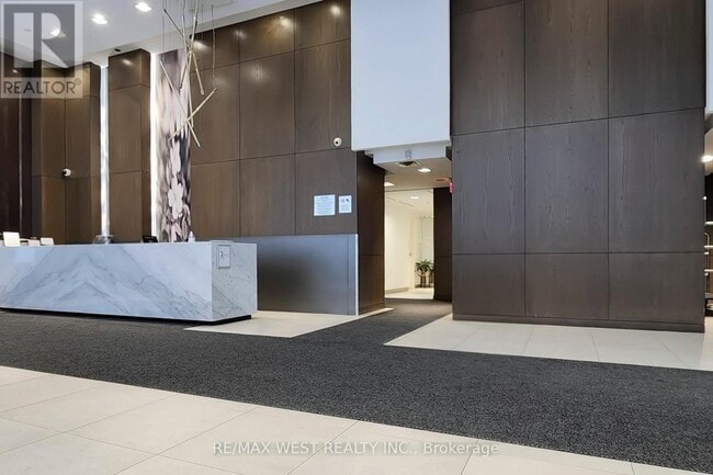 Photo du bâtiment - 121 McMahon Dr