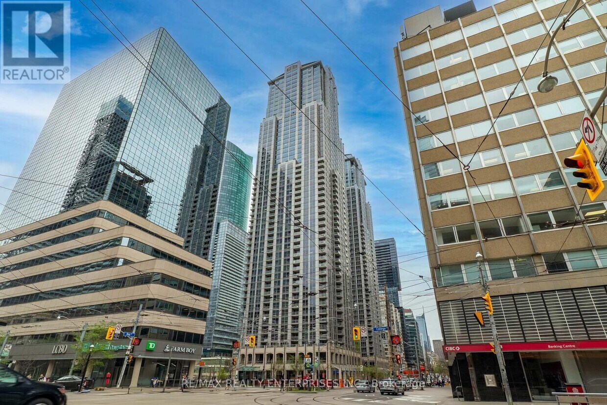 Photo principale - 763-763 Bay St.