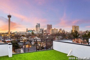 Building Photo - 308 S Mesquite St