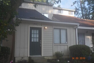 Building Photo - 1802 Falconcrest St