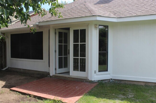 Building Photo - 285 Alex Dr
