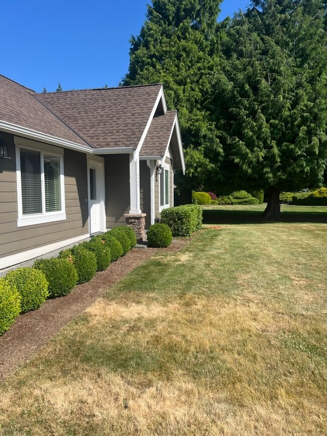 Building Photo - Beautiful and Well Maintained 1 Bedroom in...