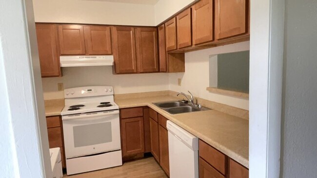 Foto del edificio - 2 bedroom, 1.5 bath 2-story condo in Coralville