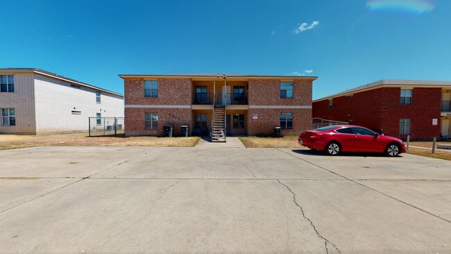 Building Photo - FREE APRIL RENT + REDUCED $1,050 RENT!!!!!