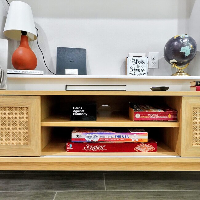 Building Photo - 721 Perry Ave