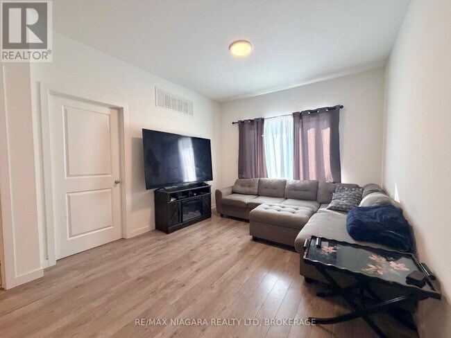 Building Photo - 29 Waterleaf Trl