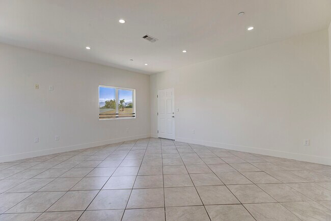 Building Photo - 6821 Agnes Ave