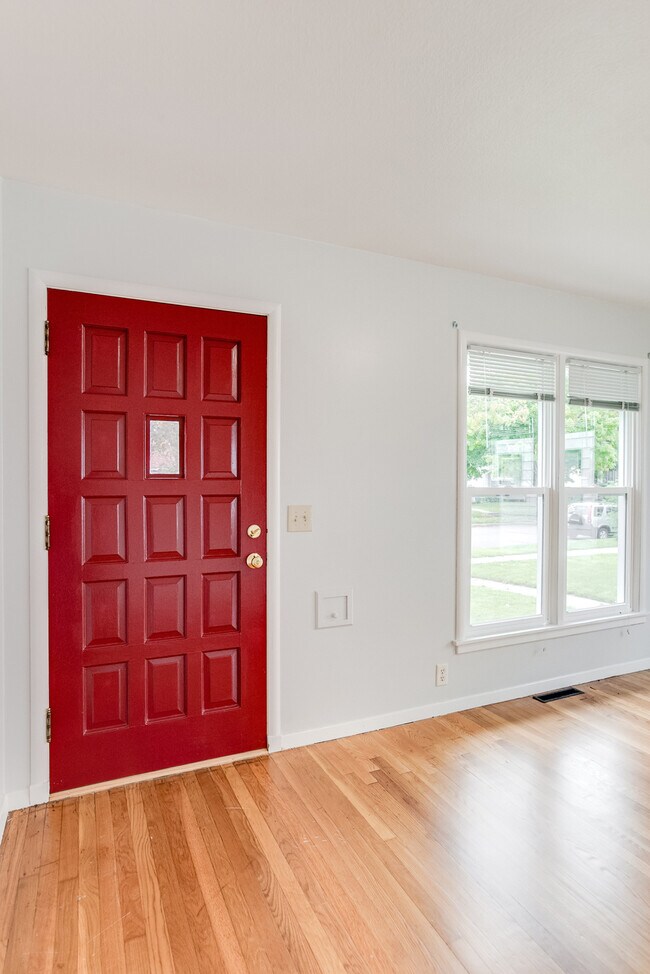 Foto del edificio - 3823 Quail Ave N