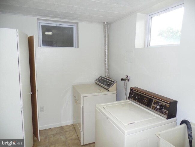 Building Photo - 7410 Tillman Dr