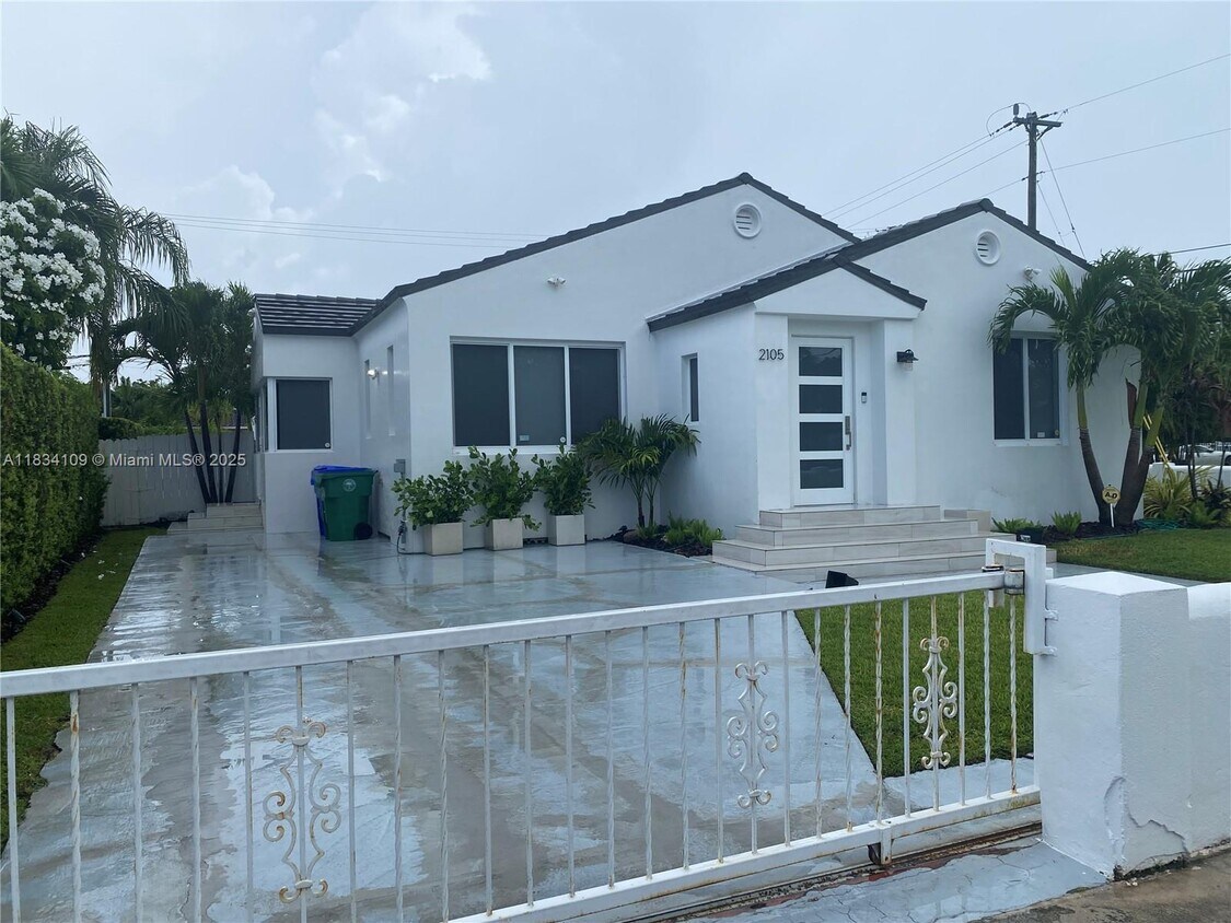 Foto principal - 2105 SW 12th St