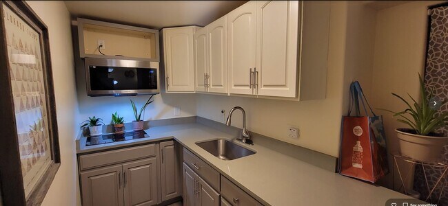 Building Photo - 2727 Arancia Dr