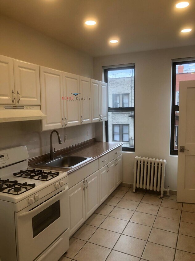 Foto del edificio - 30-74-74 45th St