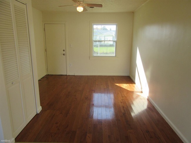 Building Photo - 1 br, 1 bath  - 32461 Lenawee St
