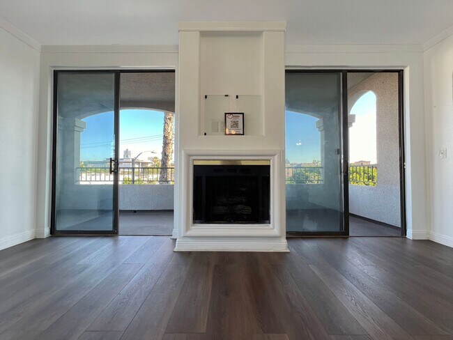 Foto del edificio - **555 Maine Ave #304 Long Beach** Upstairs 3 bedroom 2 bath - 2 weeks free OAC!!