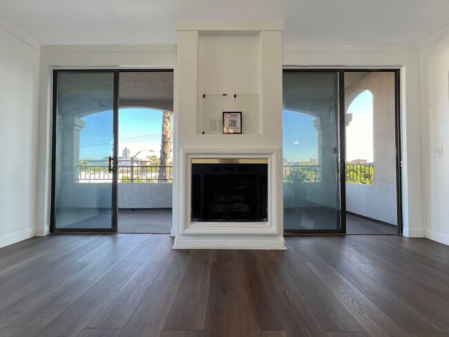 Building Photo - LB0555