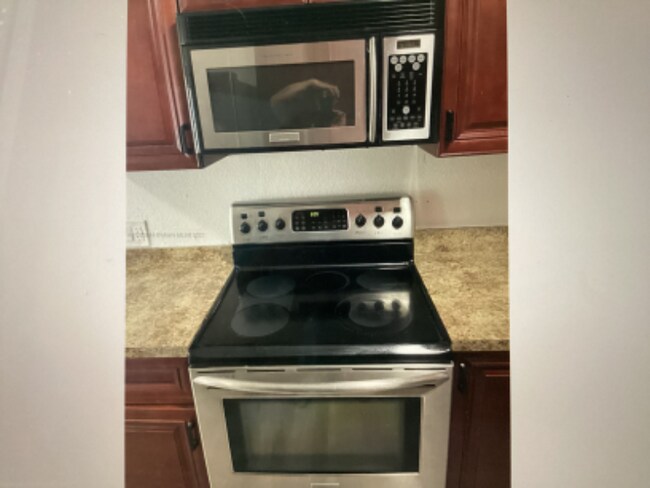 Foto del edificio - 2420 NW 104th St