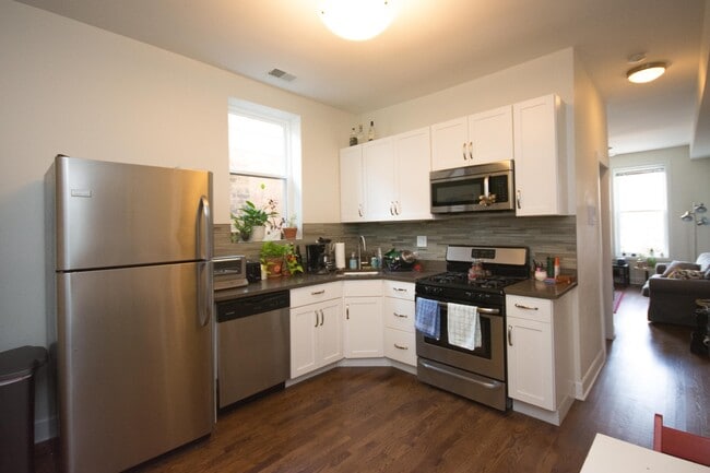 Building Photo - 2253 N Janssen Ave