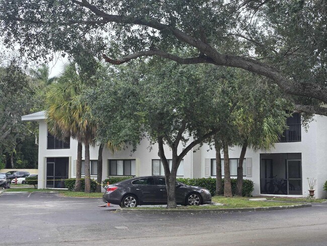 Foto del edificio - 2445 SW 18th Terrace