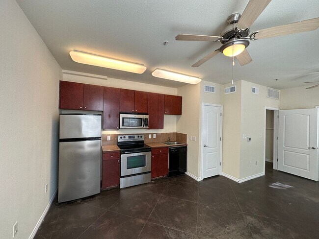Foto del edificio - Studio Condo in the Heart of West Campus!