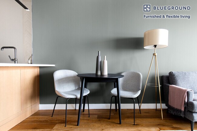 Foto del edificio - 560 W 43rd St