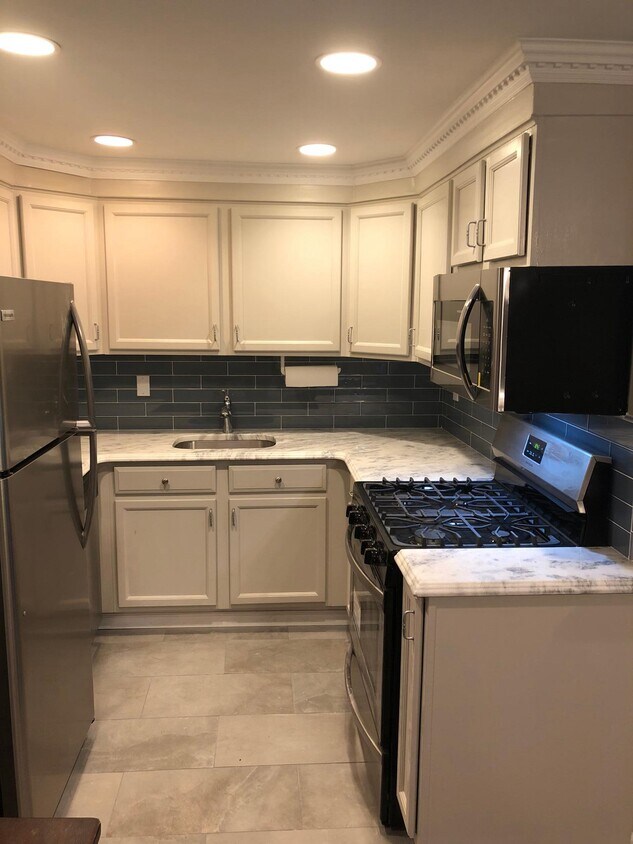 118 3rd Ave Unit 118 3rd avenue apartment, Broomall, PA 19008