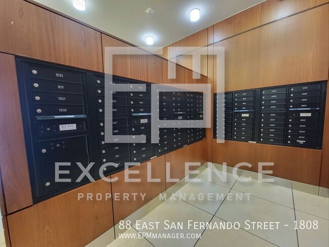 Foto del edificio - Spacious 2/2 Corner Unit with Stunning 18t...