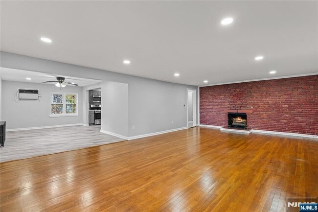 Building Photo - 15 N 17th St