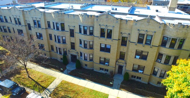 Building Photo - 1940 W Wilson Ave