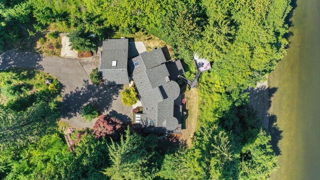 Foto del edificio - Stunning 3,146 Sq. Ft. Olympia Waterfront ...
