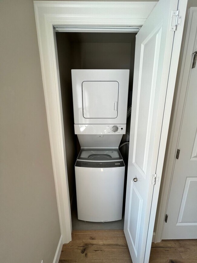 Foto del edificio - Leasing Special: $750 off January Rent