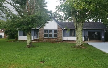 Building Photo - 1550 Lake Villa Cir