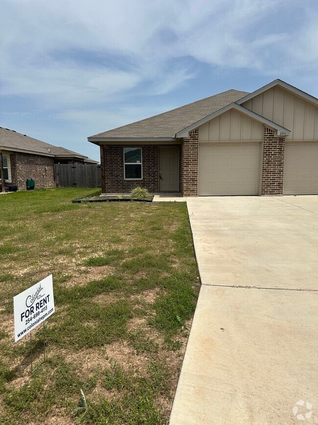 Building Photo - 3311 Stonewall Dr