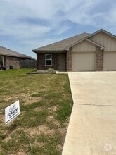 Building Photo - 3311 Stonewall Dr