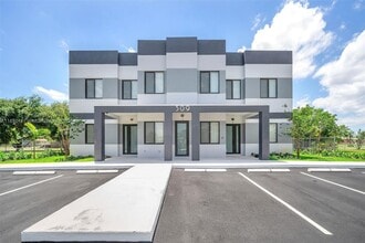 Building Photo - 309 NW 7th Ct