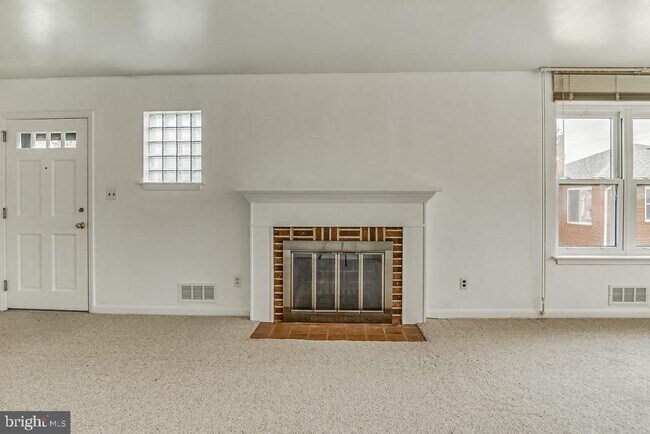 Building Photo - 854 N Greenbrier St