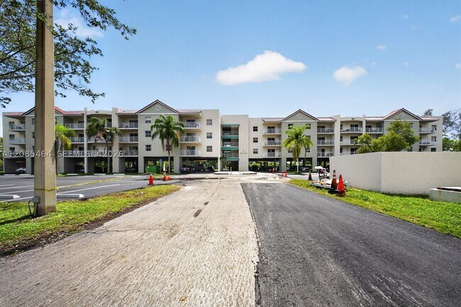 Foto del edificio - 8240 SW 210th St