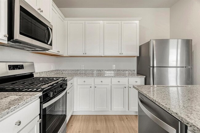 Building Photo - 401 Polly Grv Dr