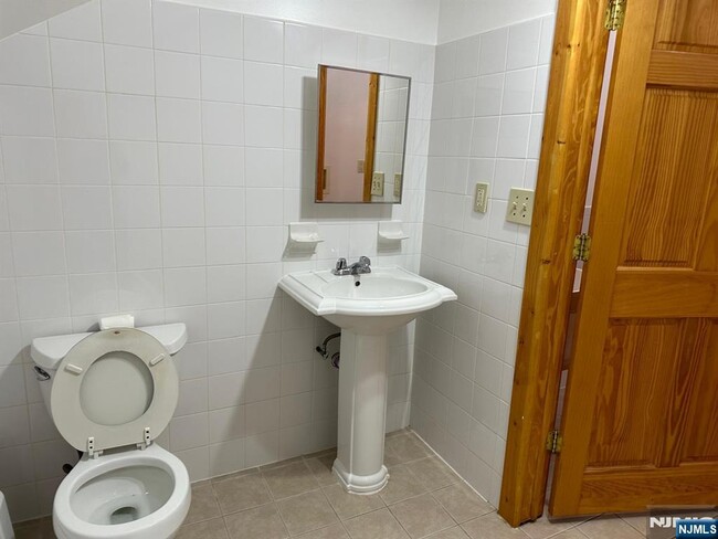 Foto del edificio - 160 E 6th St