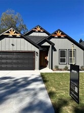 Building Photo - 8416 Delmar St