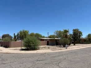 Building Photo - 7411 E Montecito Dr