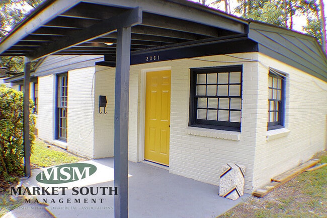 Building Photo - BRICK RANCH OFF SKIDAWAY- AVAILABLE NOW!
