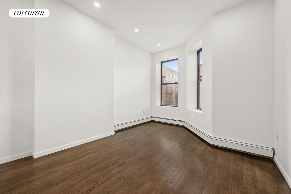 Primary Photo - 982 Putnam Ave