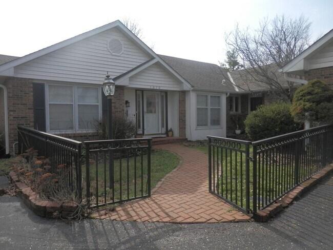 Building Photo - Spectacular 5 Bed 3 Bath With Amazing View...