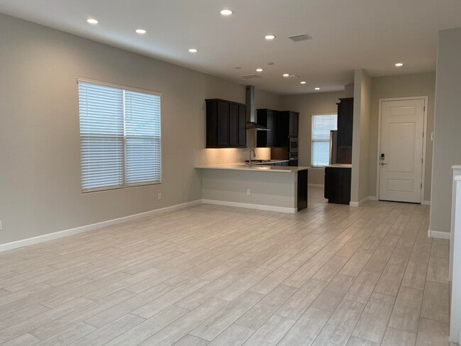Building Photo - 6511 E Villa Maria Dr