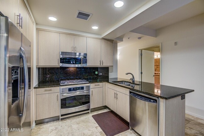 Building Photo - 7117 E Rancho Vista Dr