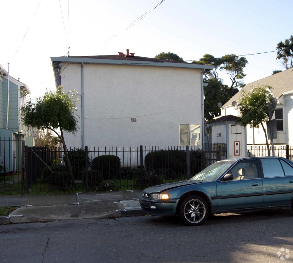 Building Photo - 1236 Haskell St